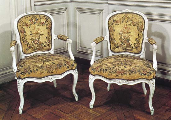 Cozy French Rococo chairs by Louis Delanois (1731-92); in the Bibliothèque de french rococo furniture