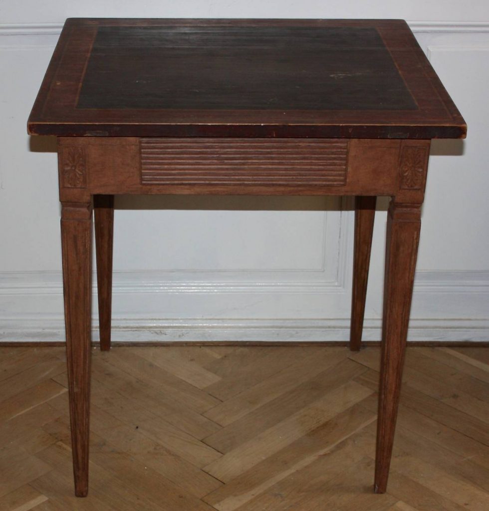 Luxury 19th Century Gustavian Side Table or Small Writing Desk 2 small writing desk