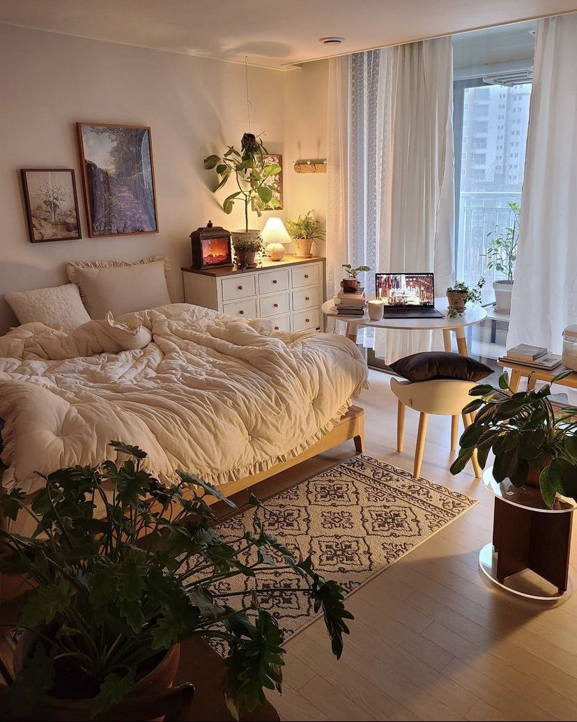Stunning Mirrored Bedroom Furniture for
Elegant Interiors