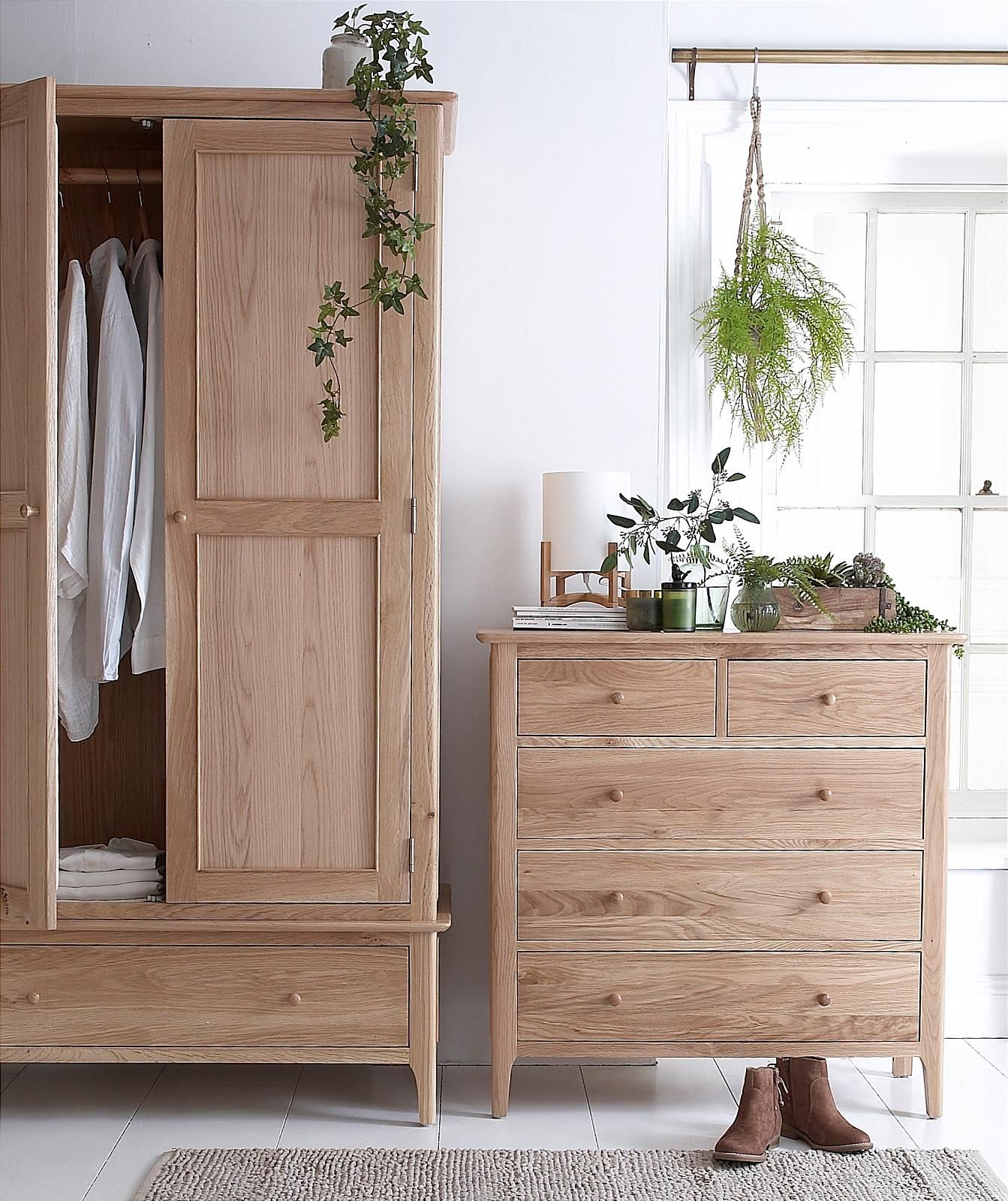 Oak Wardrobe Brings Home Vintage Aura and
More Protective Storage