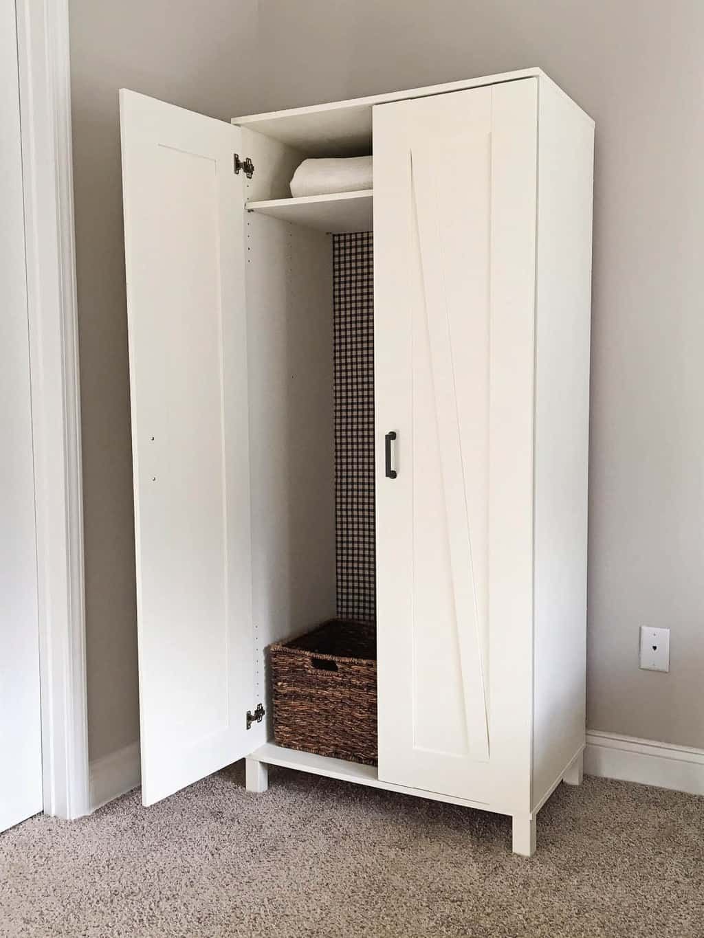 Maximizing Space with the Aneboda
Wardrobe