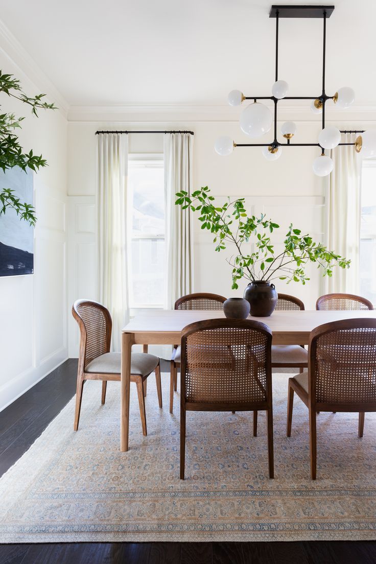 How to Choose the Perfect White Dining
Table