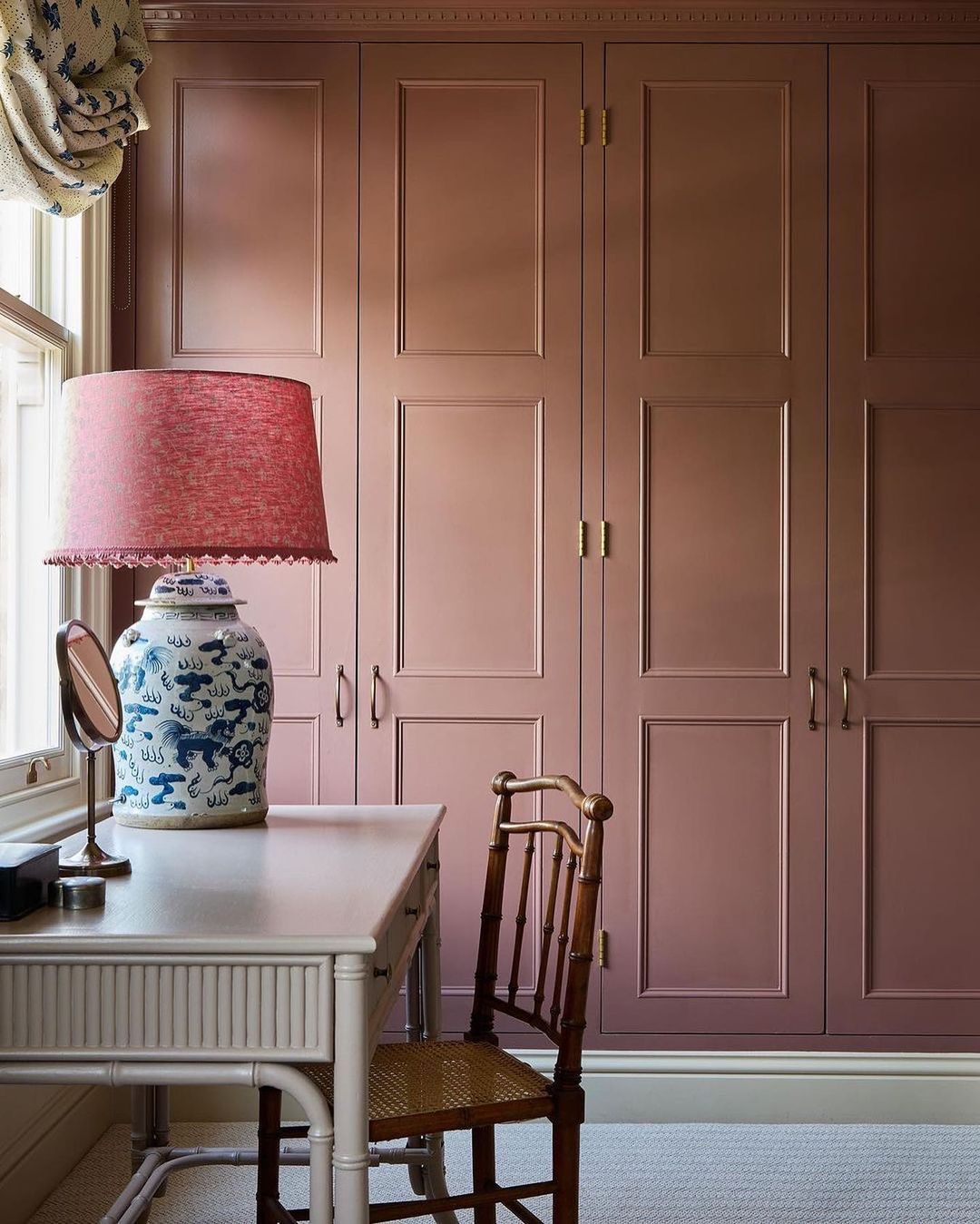 Creating Your Dream Closet: The Beauty of
Bespoke Wardrobes