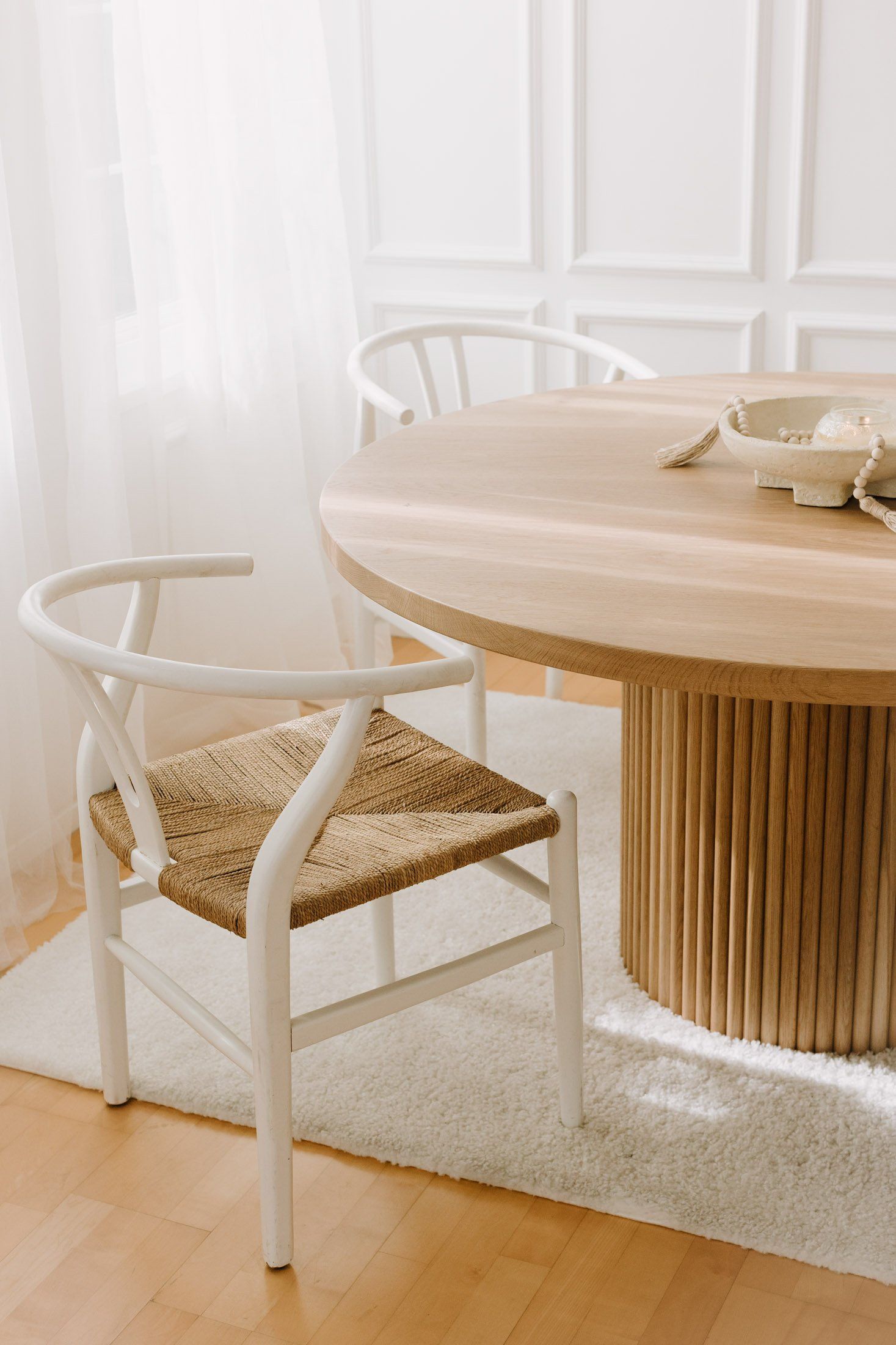 Choosing the Perfect Pedestal Dining
Table for Your Home