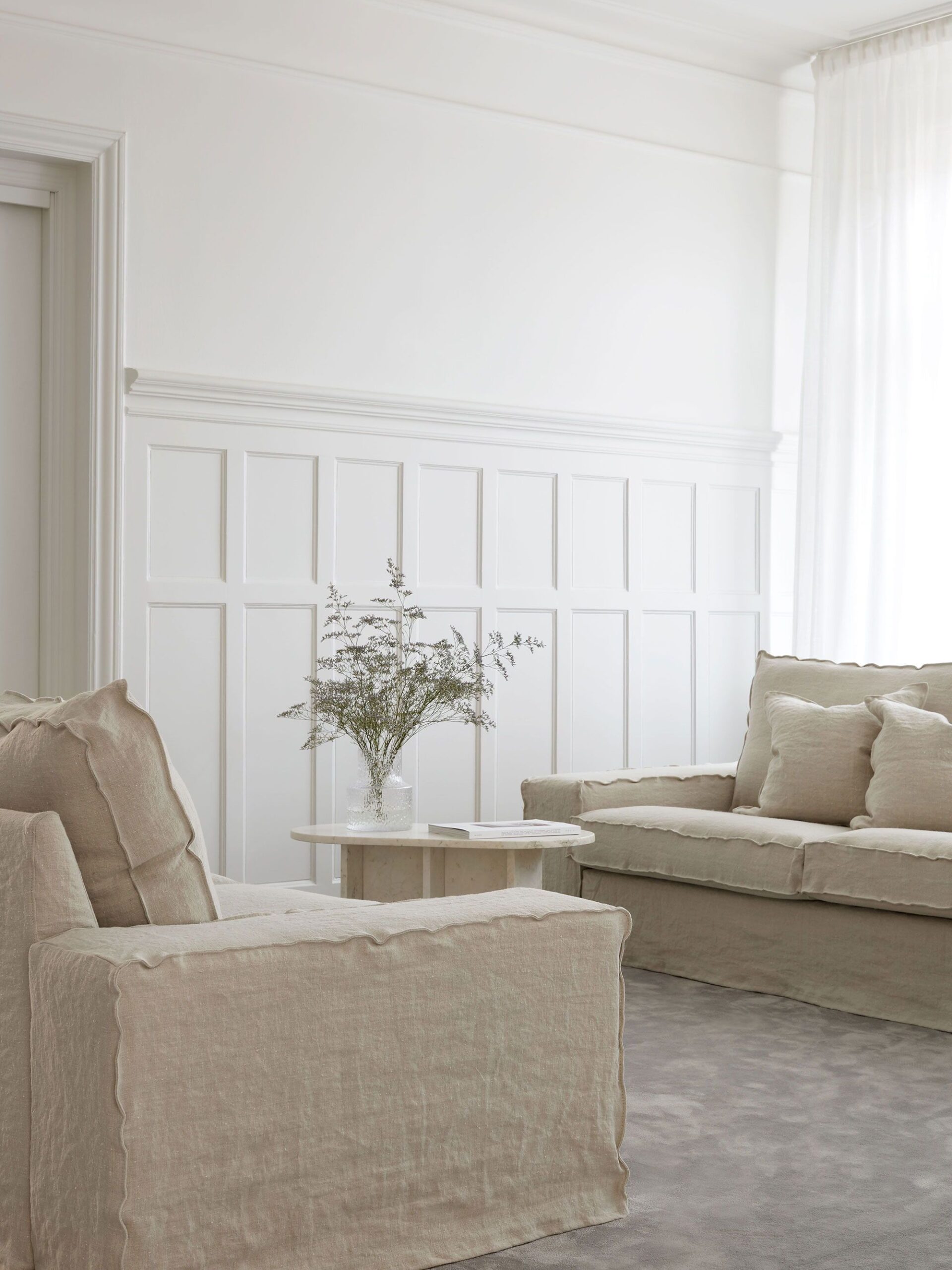 Choosing the Perfect Linen Sofa for Your
Living Room