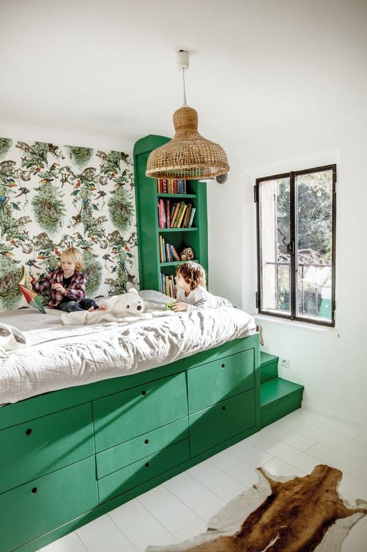 Maximizing Space: Creative Ideas for
Teenage Girls’ Small Rooms