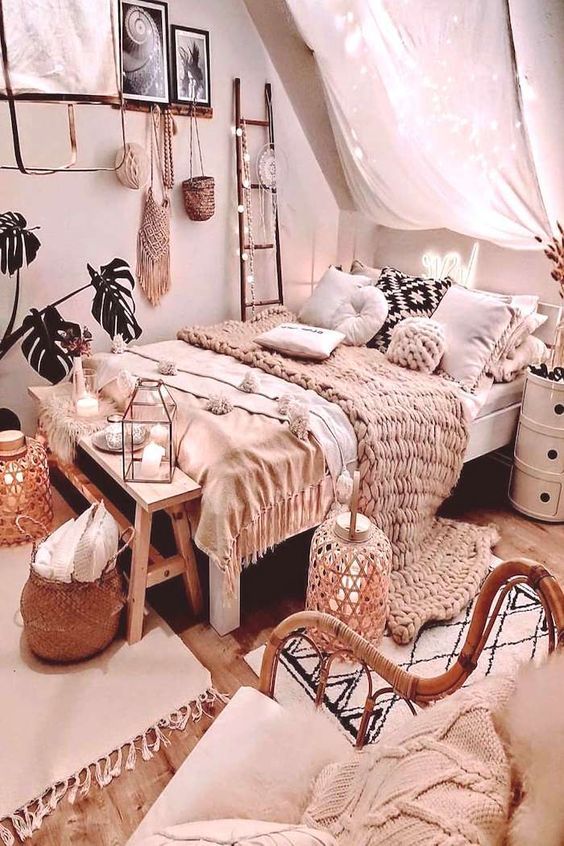 Creative and Chic Teen Girl Bedroom Decor
Ideas