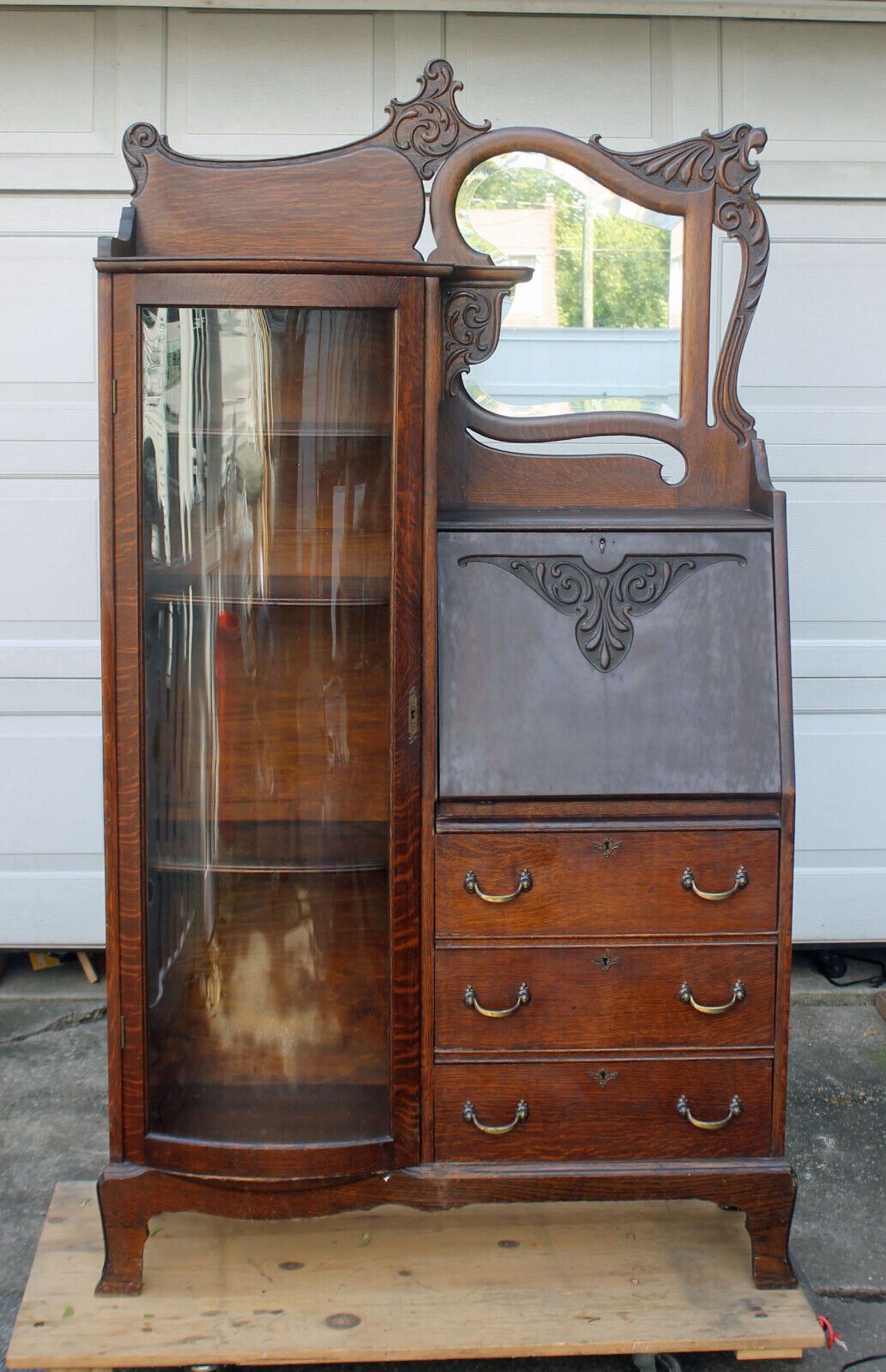 Exploring the History and Design of
Antique Secretary Desks with Hutches