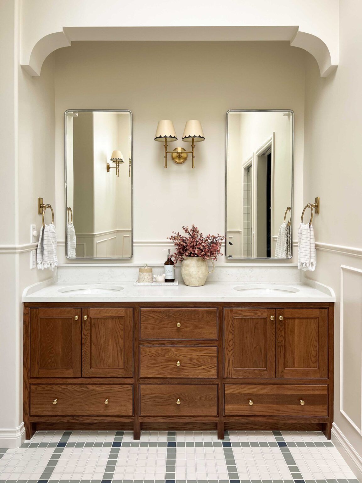 Choosing the Right Vanity Cabinet for
Your Bathroom