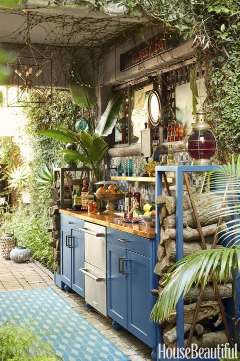 Transform Your Backyard with an Outdoor
Kitchen Oasis