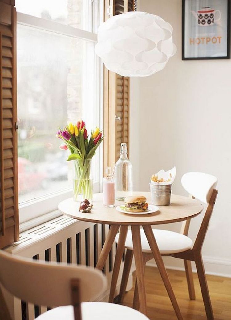 Space-Saving Solutions: Small Dining
Table Ideas for Cozy Spaces