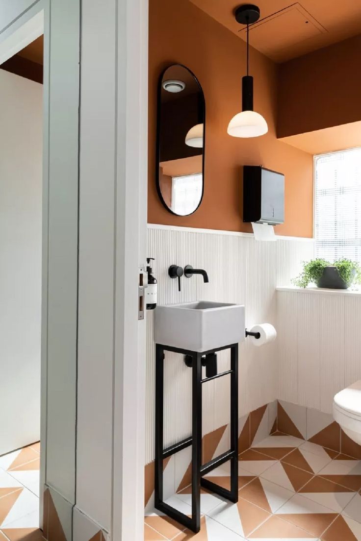 The Ultimate Guide to Choosing the
Perfect Bathroom Paint Color