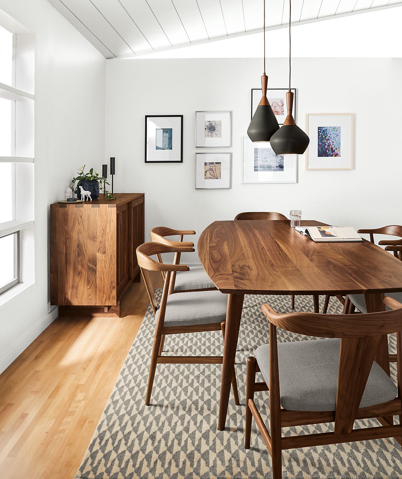 Contemporary Dining Tables: Elevating
Your Dining Space