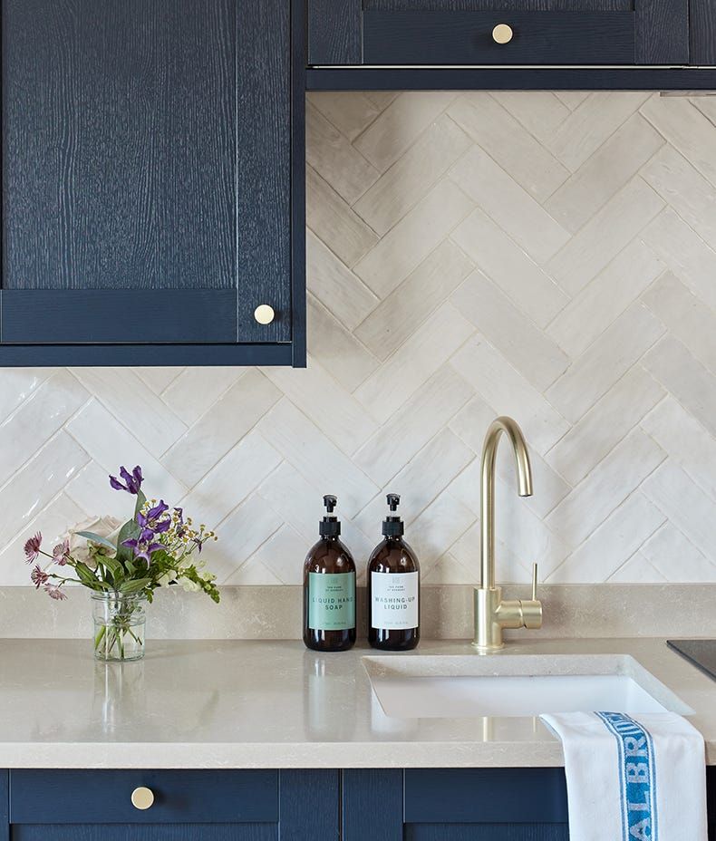 Transform Your Kitchen with a Stylish
Tile Backsplash