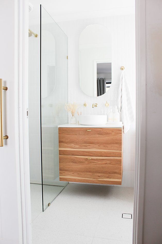 Choosing the Right Small Bathroom Vanity
for Your Space