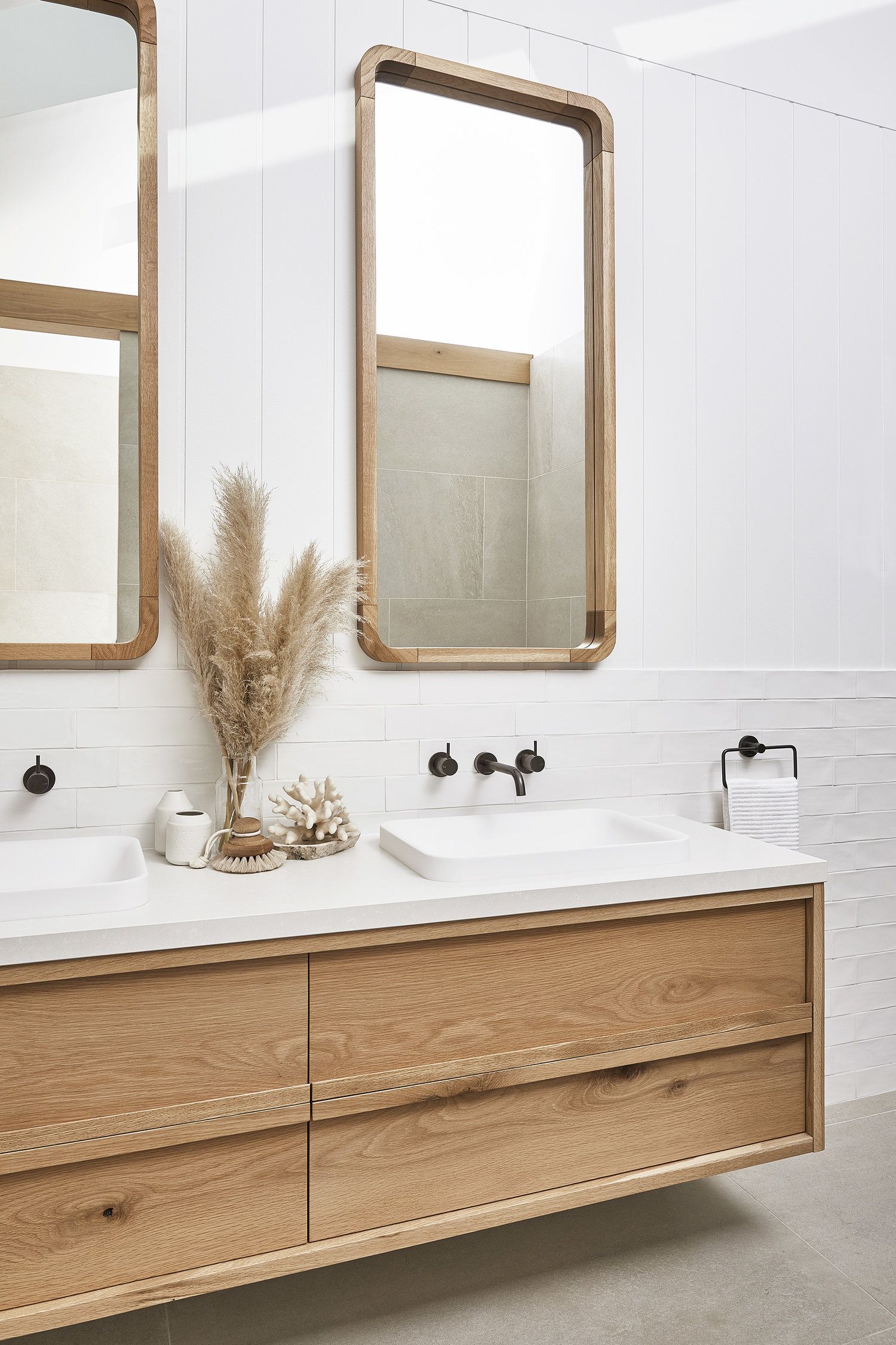 Trending Bathroom Vanity Designs for a
Modern Makeover