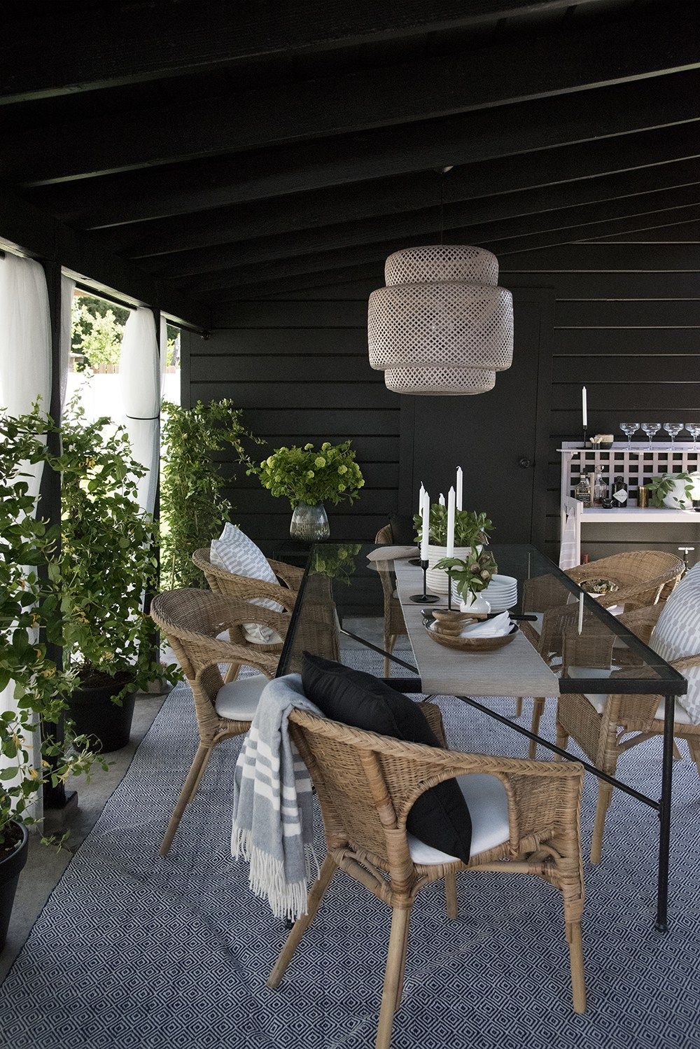 How to Choose the Perfect Patio Table for
Your Outdoor Space