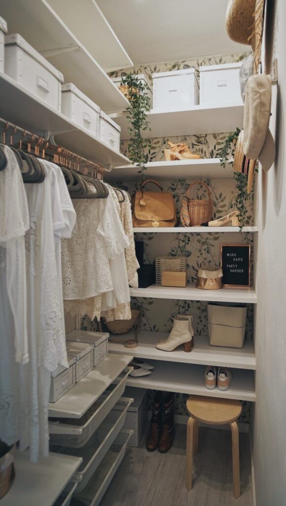 1712268418_walk-in-closet.jpg