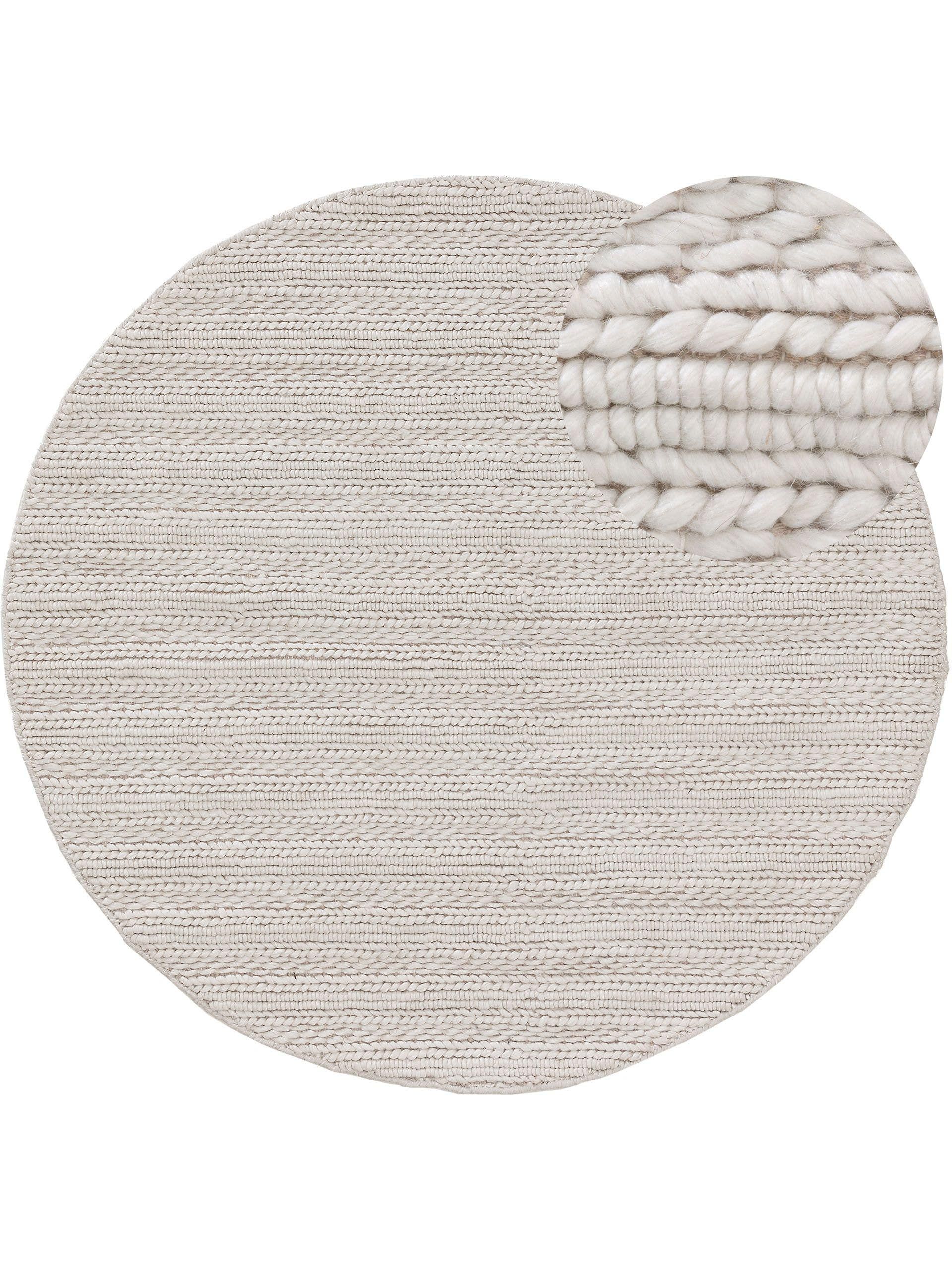 Long Round Rugs: A Versatile and Chic
Addition to Any Room