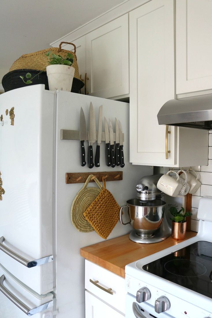 Clever Storage Solutions for Small
Kitchens