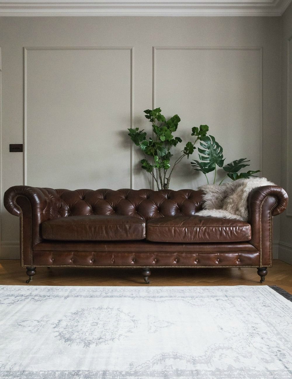 The Timeless Elegance of Vintage Leather
Sofas