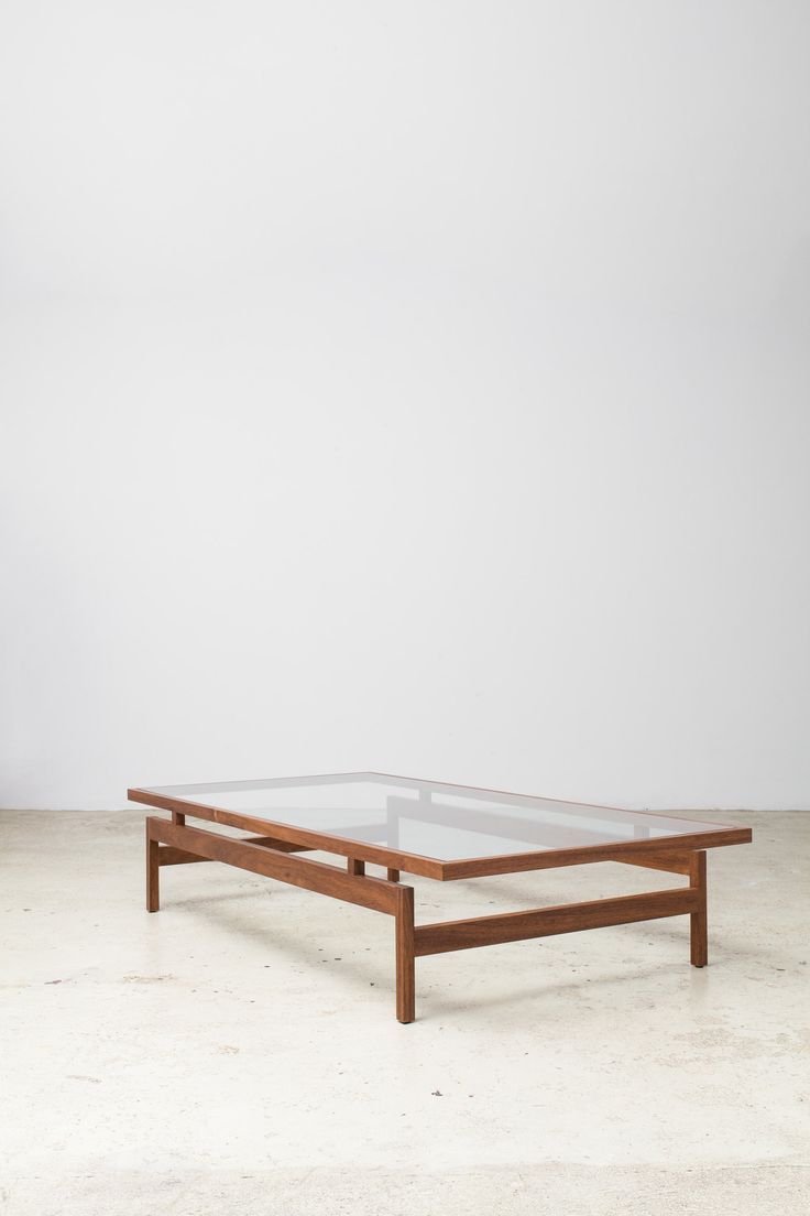 The Perfect Blend: Glass and Wood Coffee
Tables for a Modern Living Room