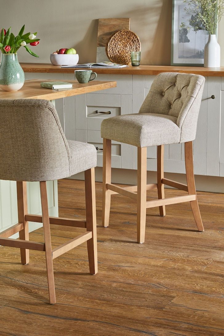 Featuring Comfort and Style: The Best Bar
Stools with Backs and Arms