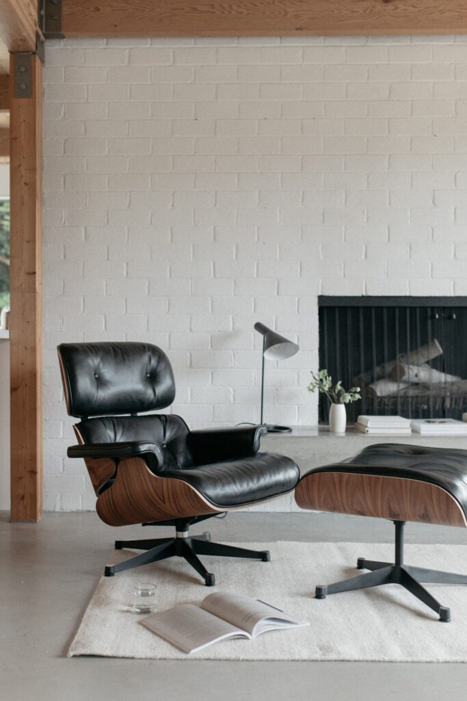 1712272934_eames-lounge-chair-and-ottoman.jpg