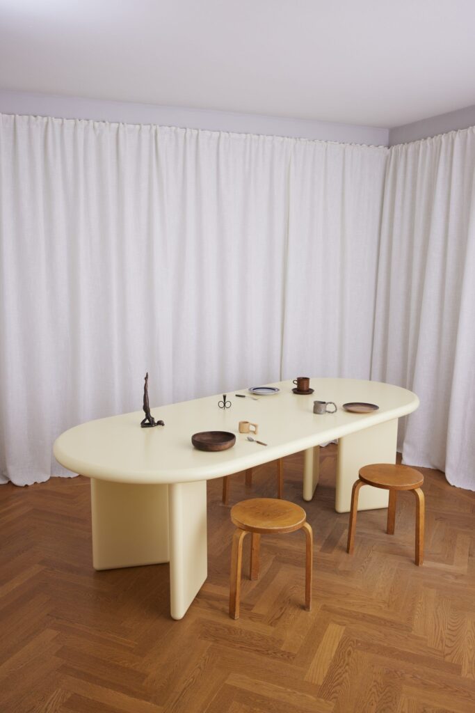 1712275298_Modern-Dining-Tables.jpg