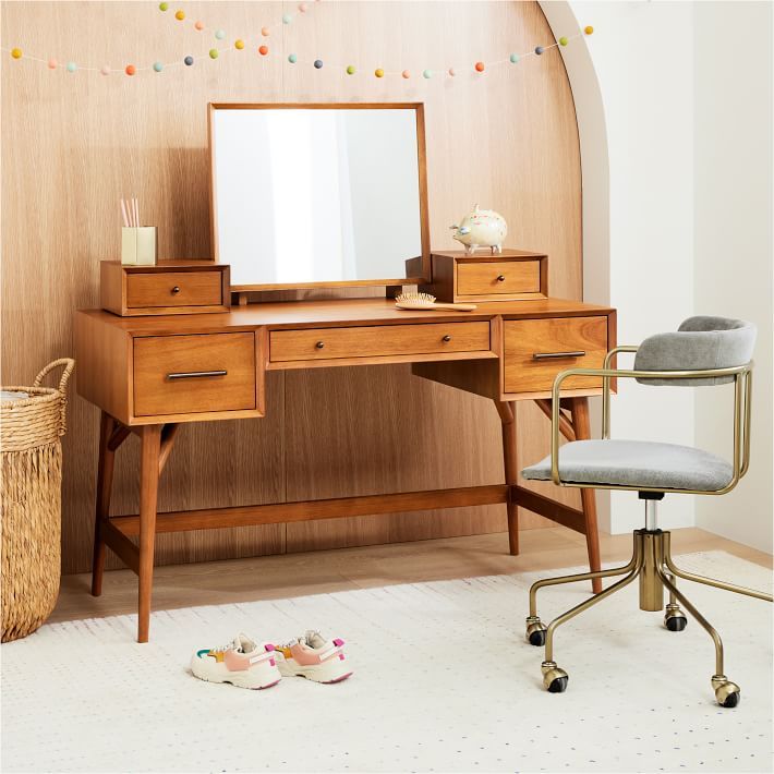 The Ultimate Guide to Choosing the
Perfect Vanity Desk for Your Bedroom