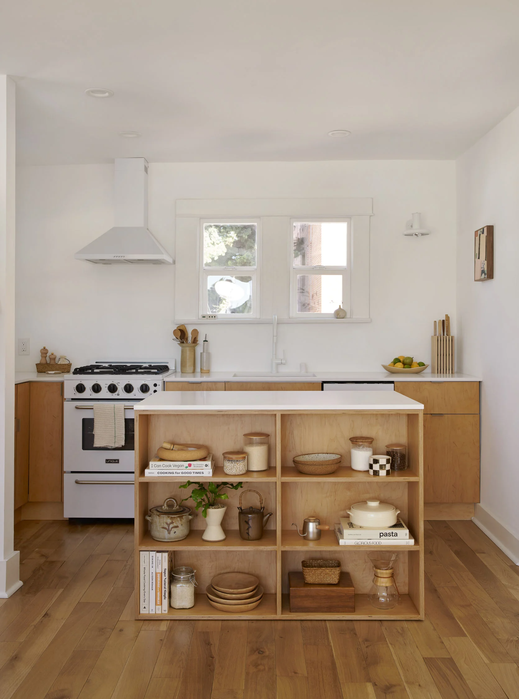 Maximizing Space: Creative Ideas for
Small Kitchen Islands