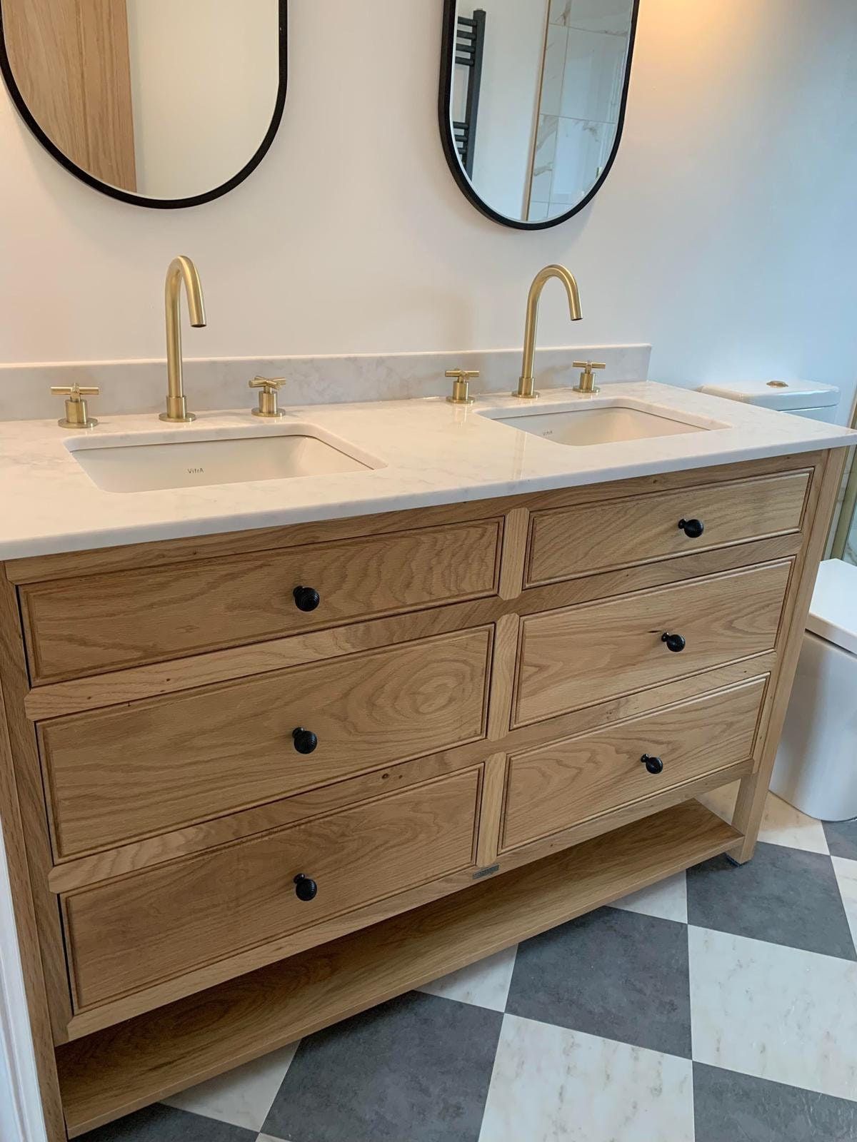 Maximizing Space: The Benefits of a
Double Sink Vanity