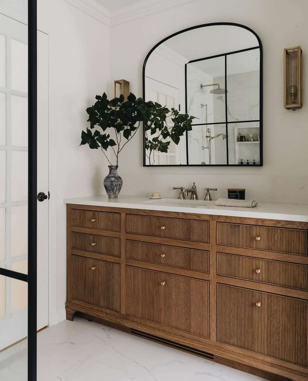 The Ultimate Guide to Choosing the
Perfect Bathroom Vanity for Your Space