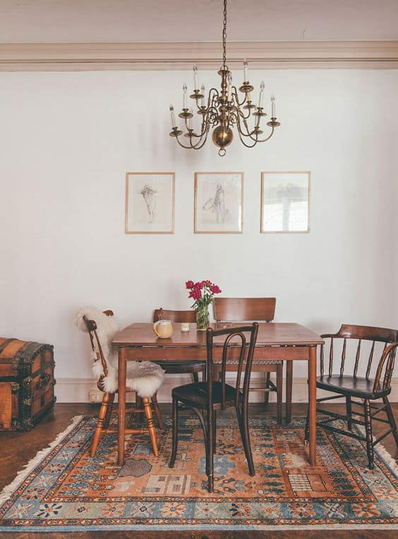 Exploring the Timeless Elegance of
Vintage Dining Chairs