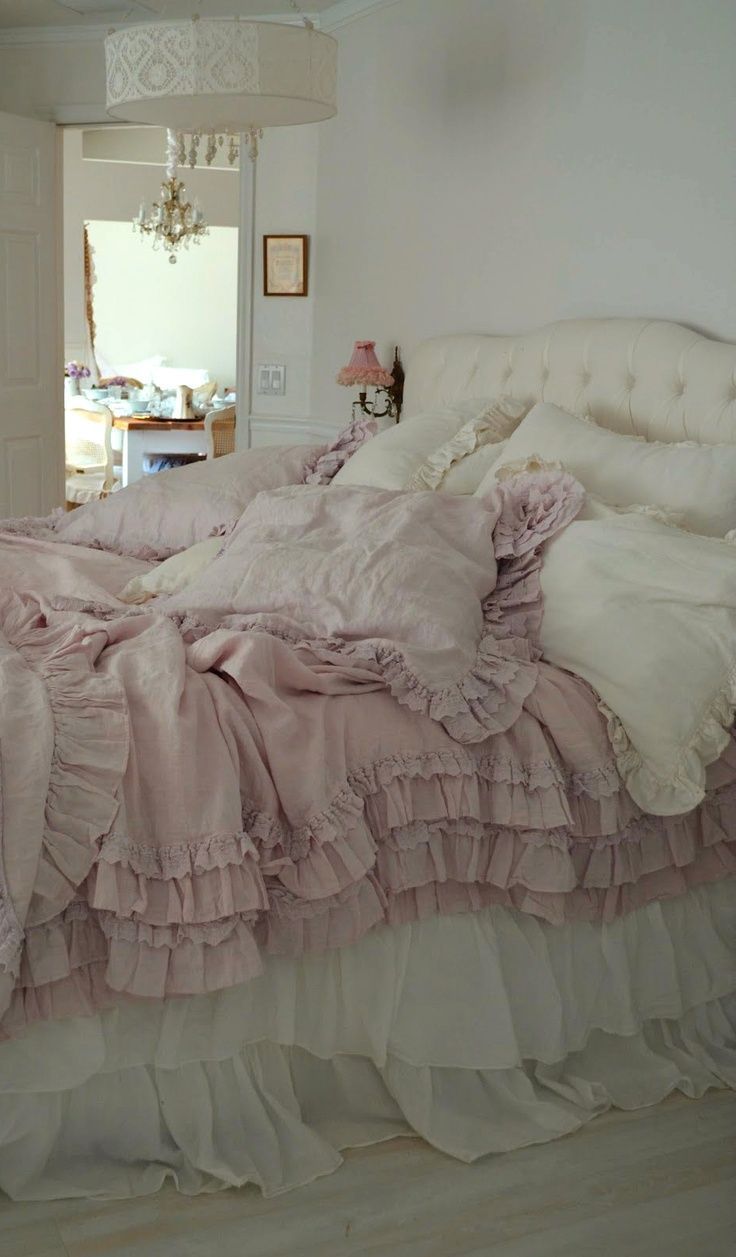 Create a Cozy Retreat with Shabby Chic
Bedroom Decor