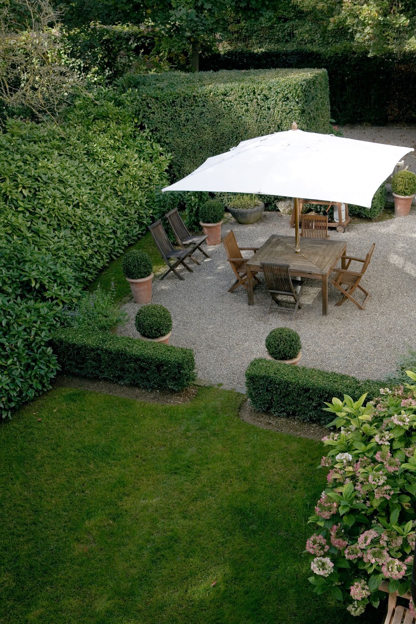 How to Choose the Right Patio Umbrella
for Your Outdoor Space