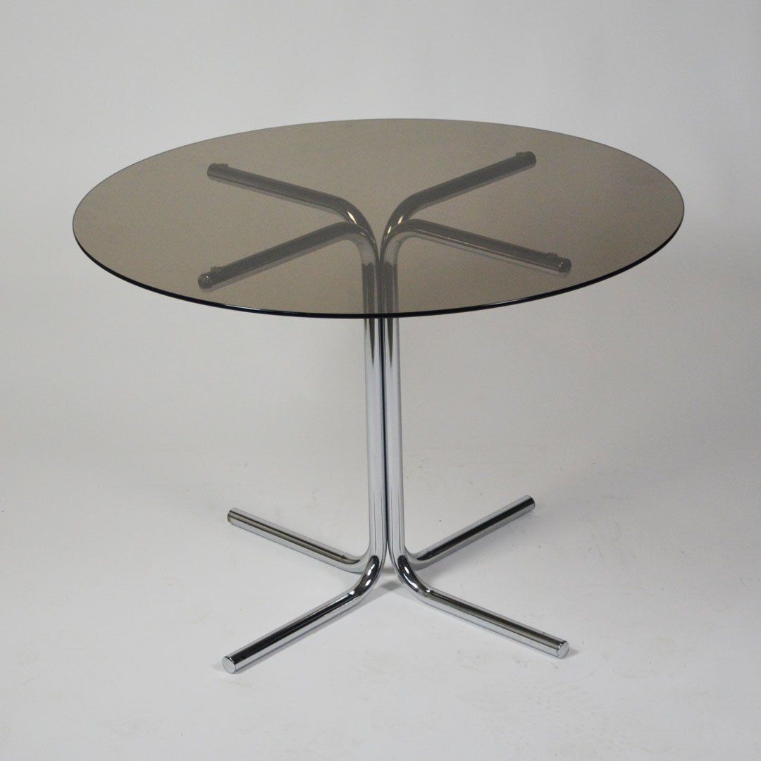 Elegant and Modern: The Beauty of Round
Glass Top Dining Room Tables