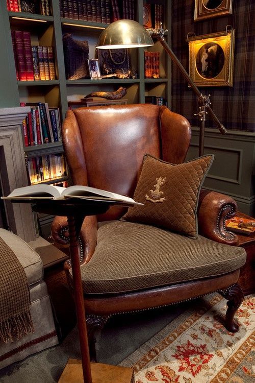 The Classic Elegance of a Leather
Captain’s Chair