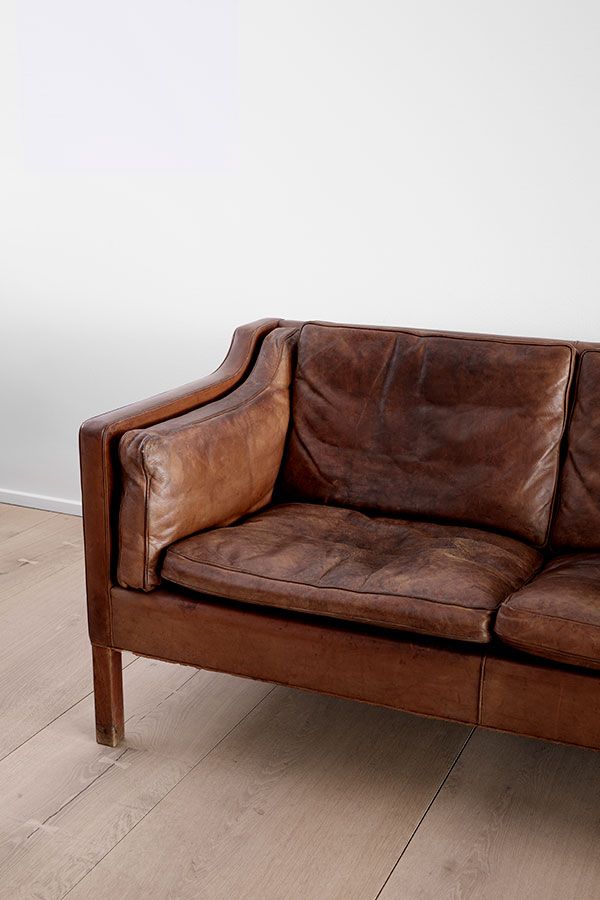 The Timeless Appeal of Vintage Leather
Sofas