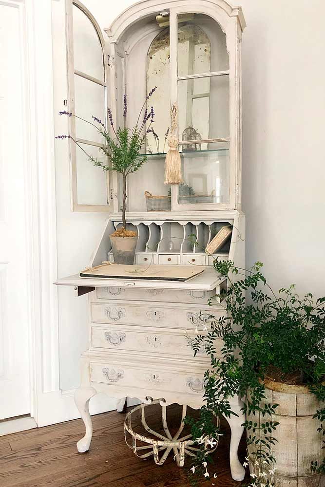 Exploring the Charm of an Antique
Secretary Desk with Hutch