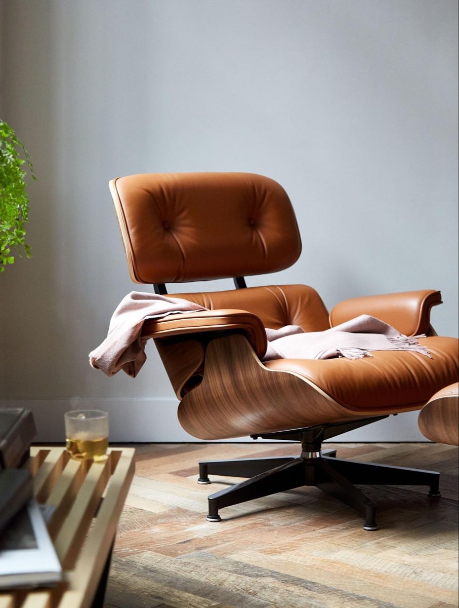 Exploring the Eames Lounge Chair and
Ottoman: A Design Classic