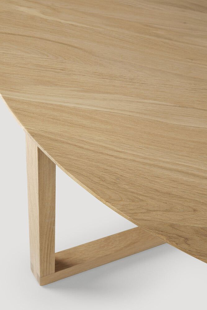 Elegant Solid Oak Coffee Table Adds
Warmth to Your Living Room