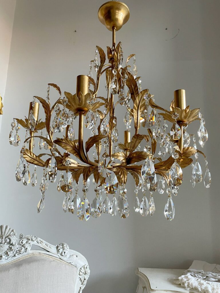 1712283161_Plug-in-Chandelier.jpg