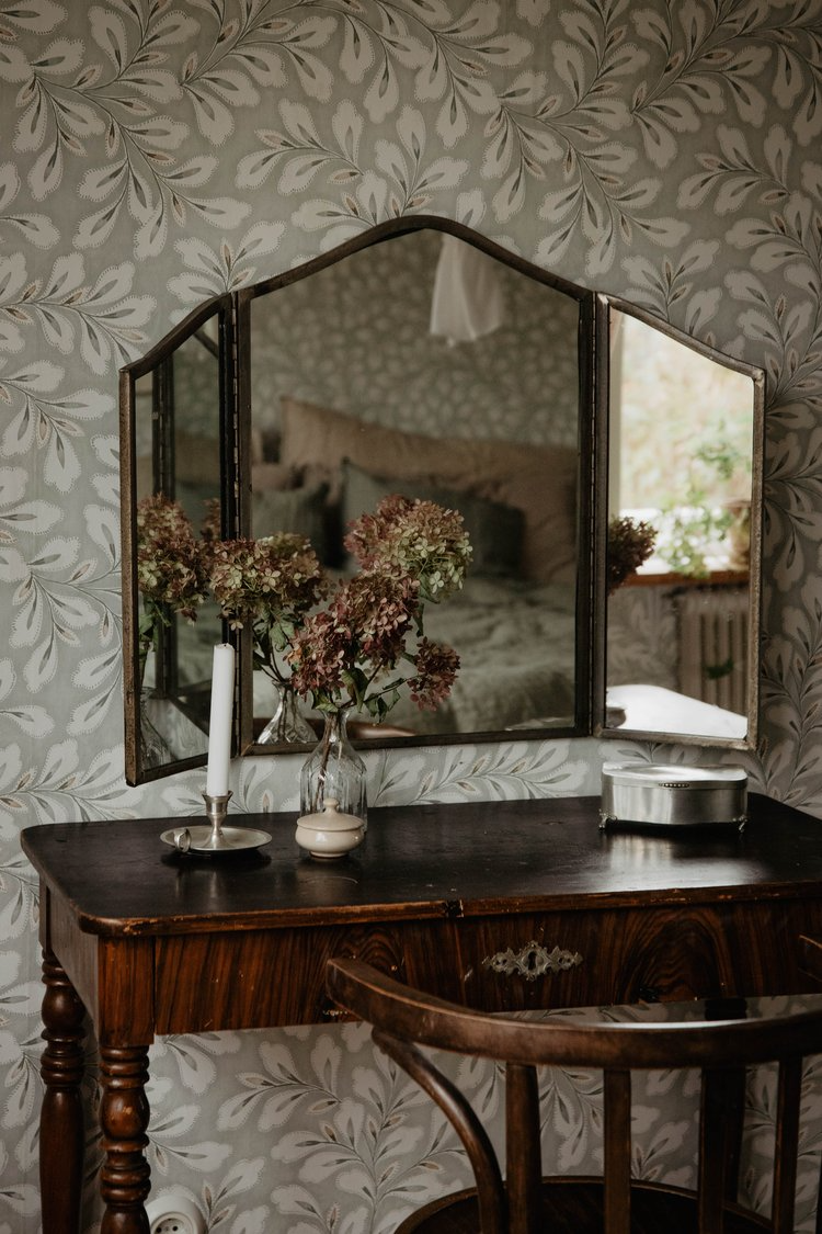 Transform Your Space with a Glamorous
Bedroom Vanity