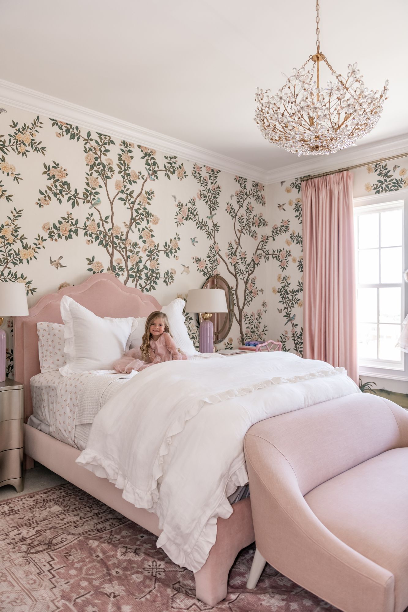 Designing a Dreamy Girl Bedroom:
Practical Tips for a Stylish Space