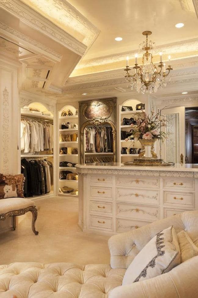 Designing a Luxury Walk-In Wardrobe on a
Budget