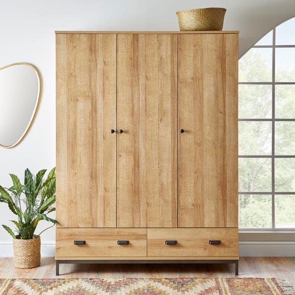 Exploring the Timeless Elegance of an Oak
Wardrobe