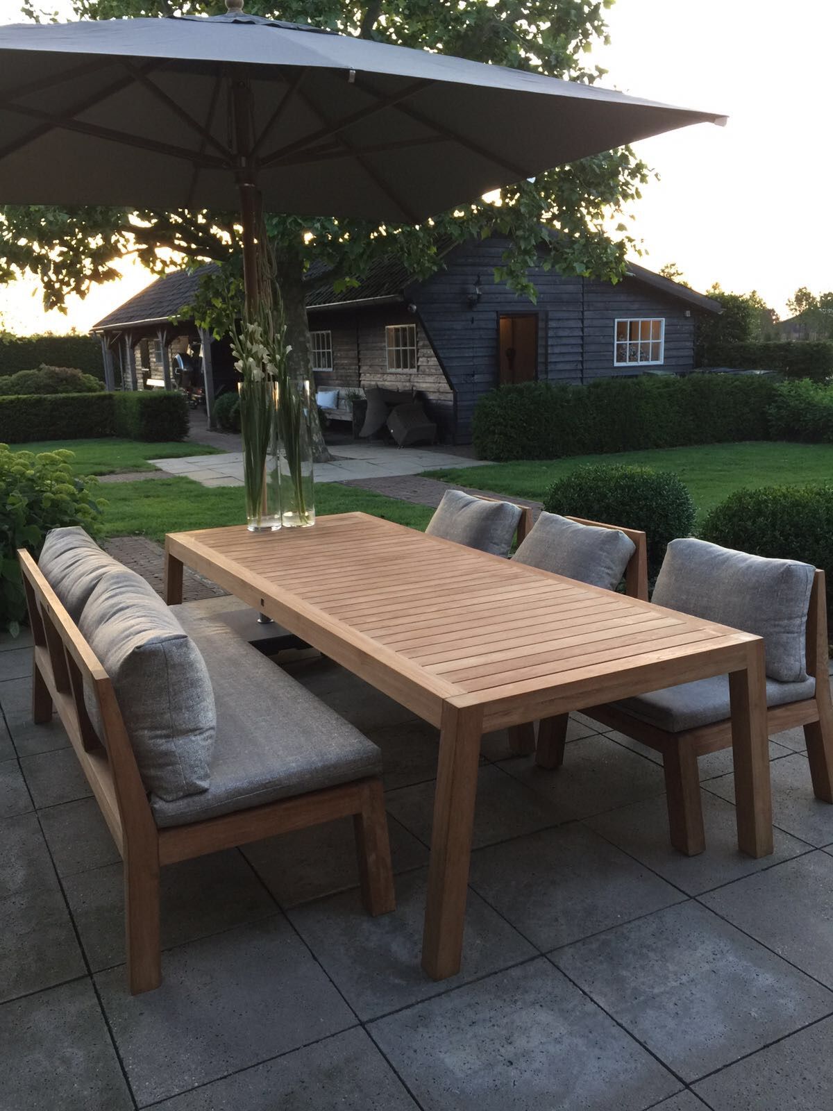 Choosing the Best Outdoor Dining Table
for Your Patio