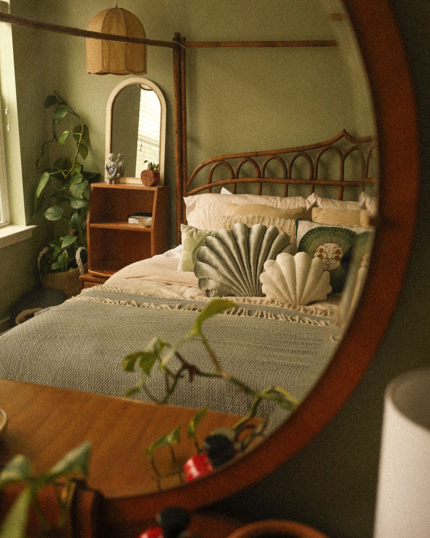 Timeless Elegance: Exploring Vintage
Bedroom Furniture Styles