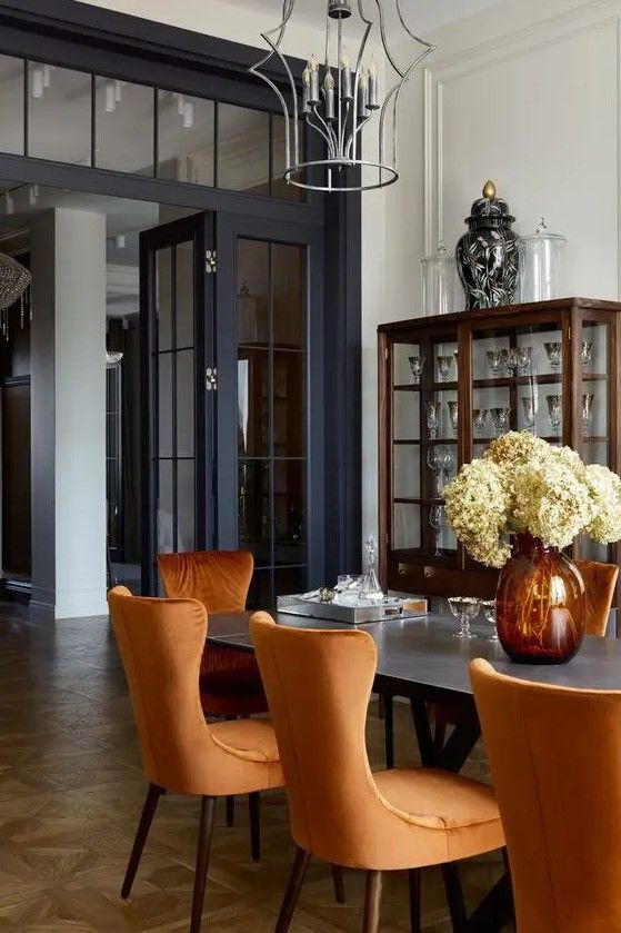 Tips for Styling a Glass Dining Room
Table